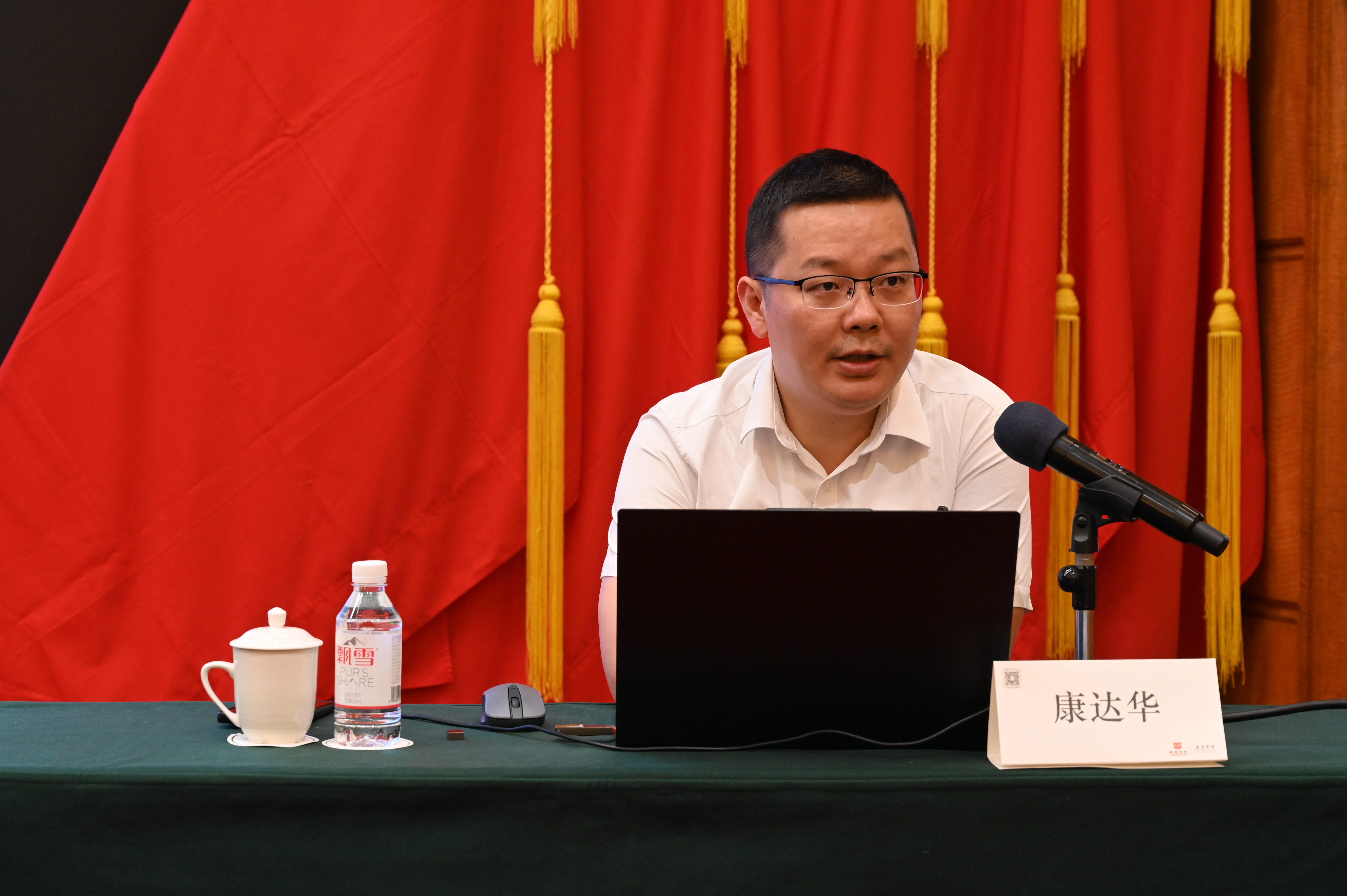 康老师2.JPG 康老师2.JPG